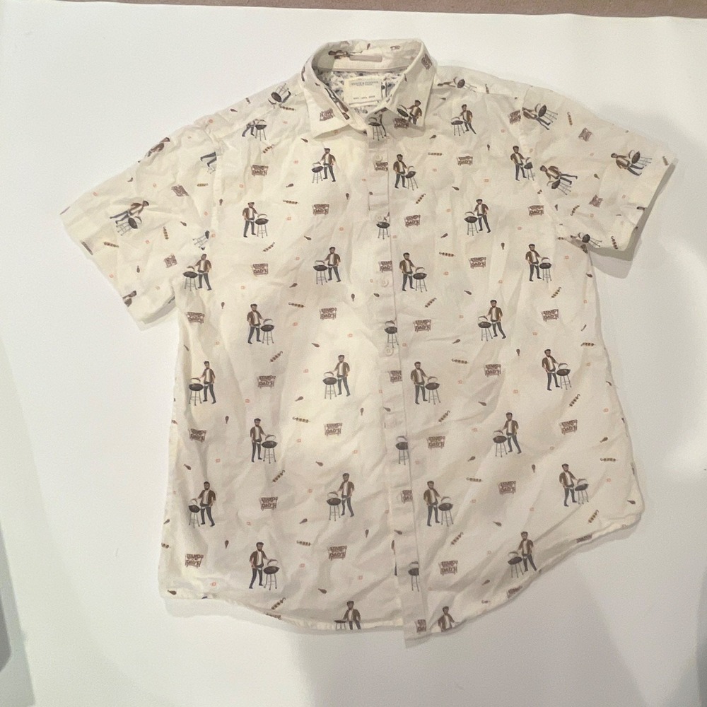 DAD is Grilling Stand BACK Stand Shirt \Size Medium; says large; fits smaller)